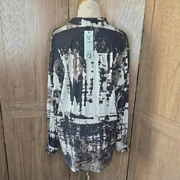 Black and White Abstract Blouse - Picture 5 of 11